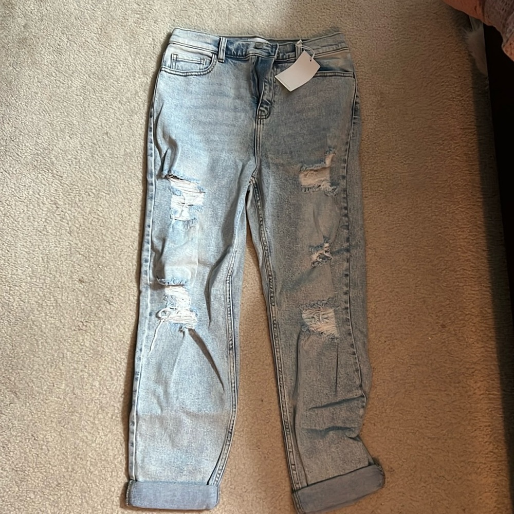 NWT Cello distressed mom jeans
